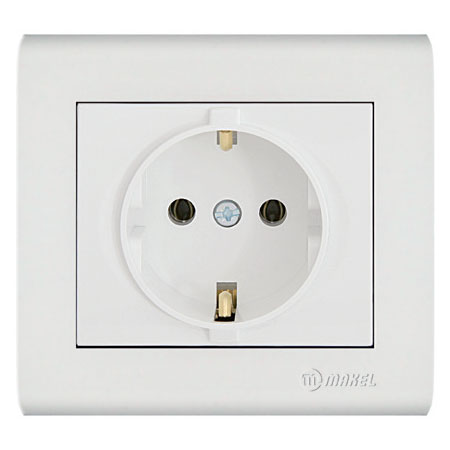 EARTHED SOCKET OUTLET