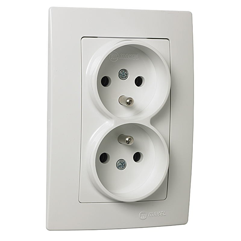 Double Socket Outlet with Earthing Pin