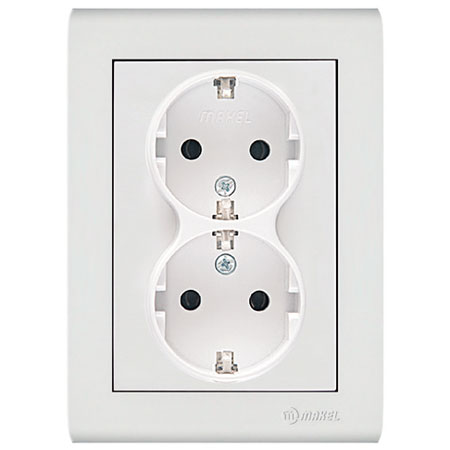 DOUBLE EARTHED SOCKET OUTLET