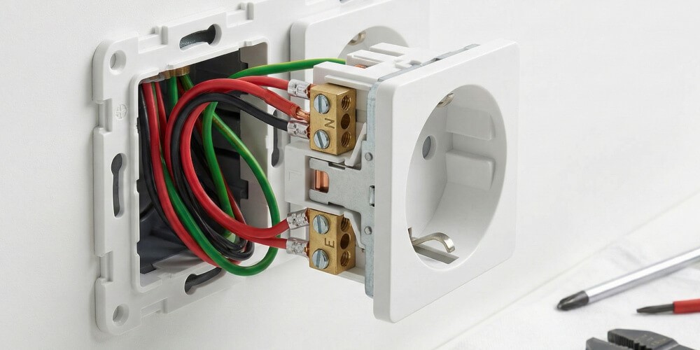 Ev ve Ofisler İçin Anahtar-Priz Seçimi: Tasarım, Modül Uyumu ve Montaj Kriterleri