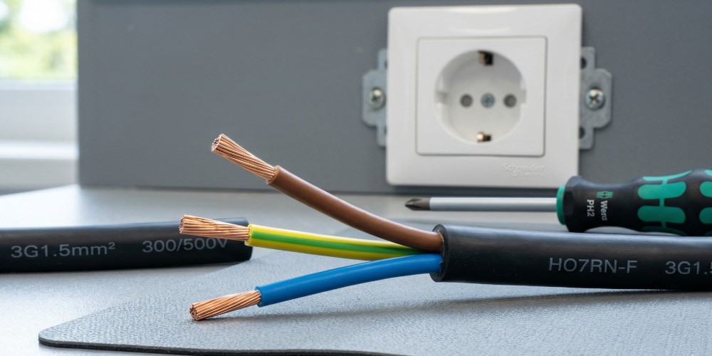 Elektrikte L, N, PE Ne Demek? Kablo Renkleri ve Güvenlik Rehberi