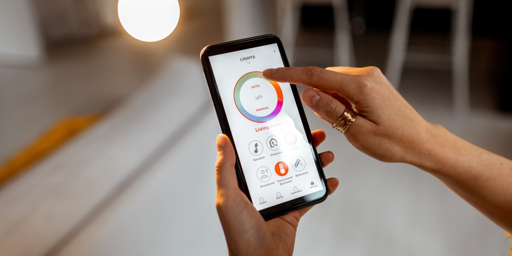 Akıllı Aydınlatma Senaryoları: Gün Işığı ve Hareket Sensörleriyle Enerji Tasarrufu