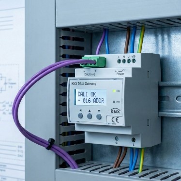 Dimleme Teknolojileri Karşılaştırması: Dim Aktüatörleri ve DALI ile Aydınlatma Senaryoları 