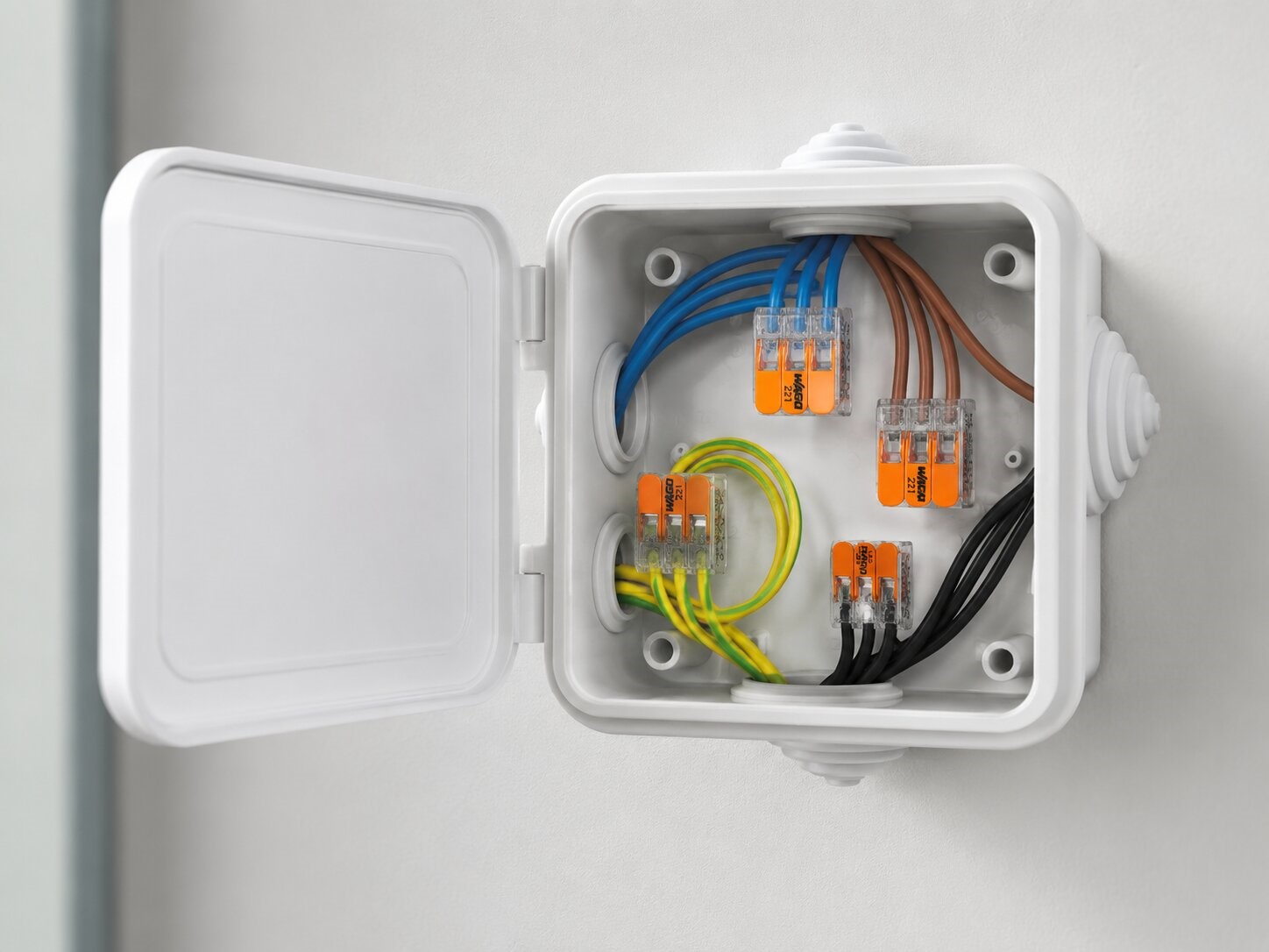 What is a Square Junction Box? Selection & Mounting Tips 
